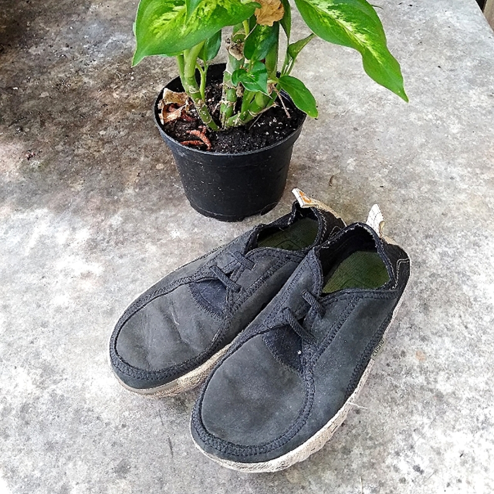 Cushe Shucoon Mocc slide in/slip on black beach shoes. Men's 8.